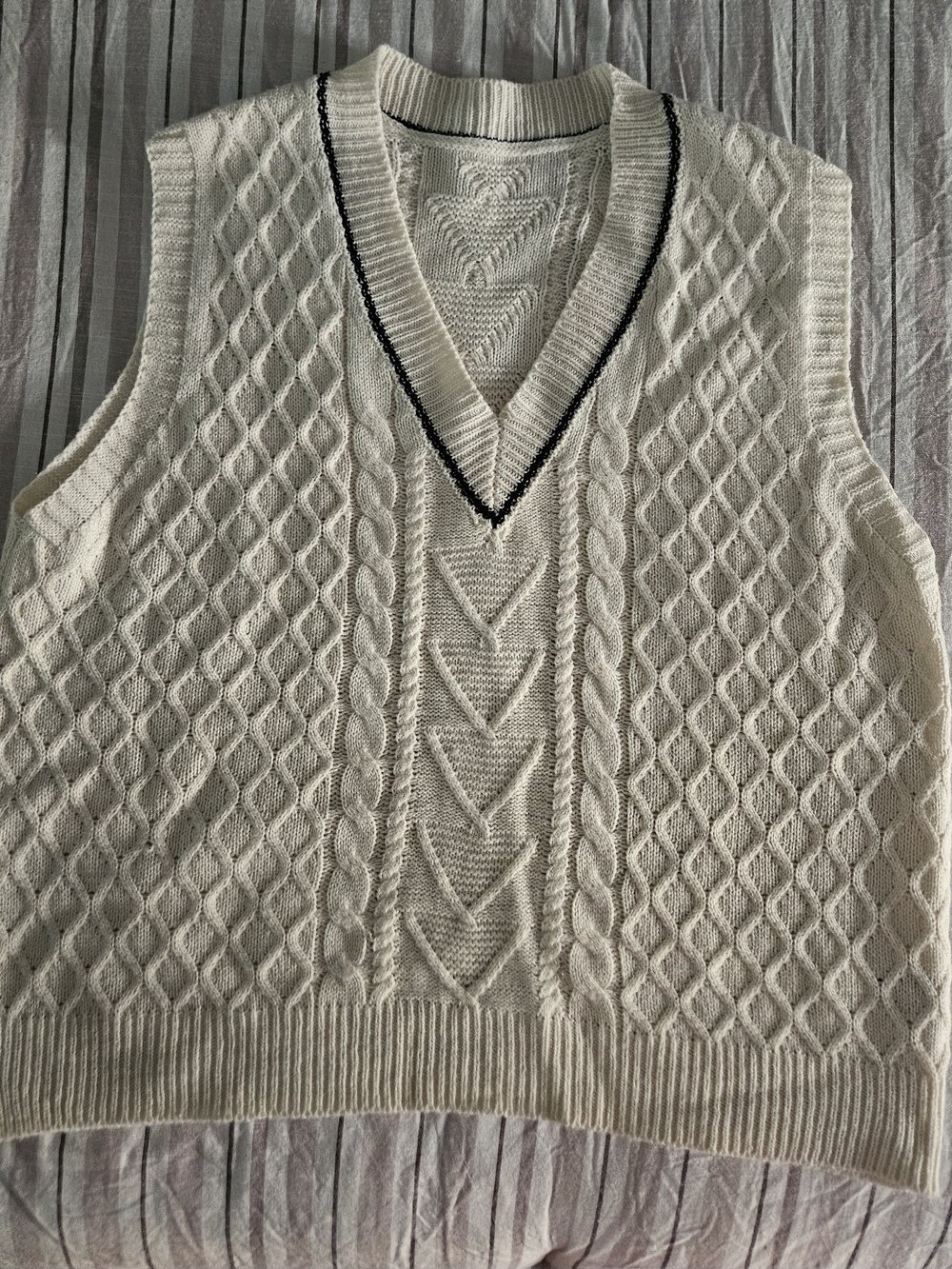 SHEIN Cream Cable Knit V-Neck Sweater Vest with Black Trim